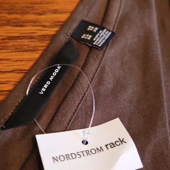 NWT, Vero Moda,  Women's dress,  Size XS. - Picture 5 of 8